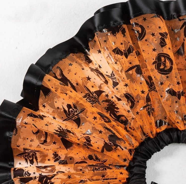 Raganaitės kostiumas, 4 dalys 4 Raganaitės kostiumas, 4 dalys