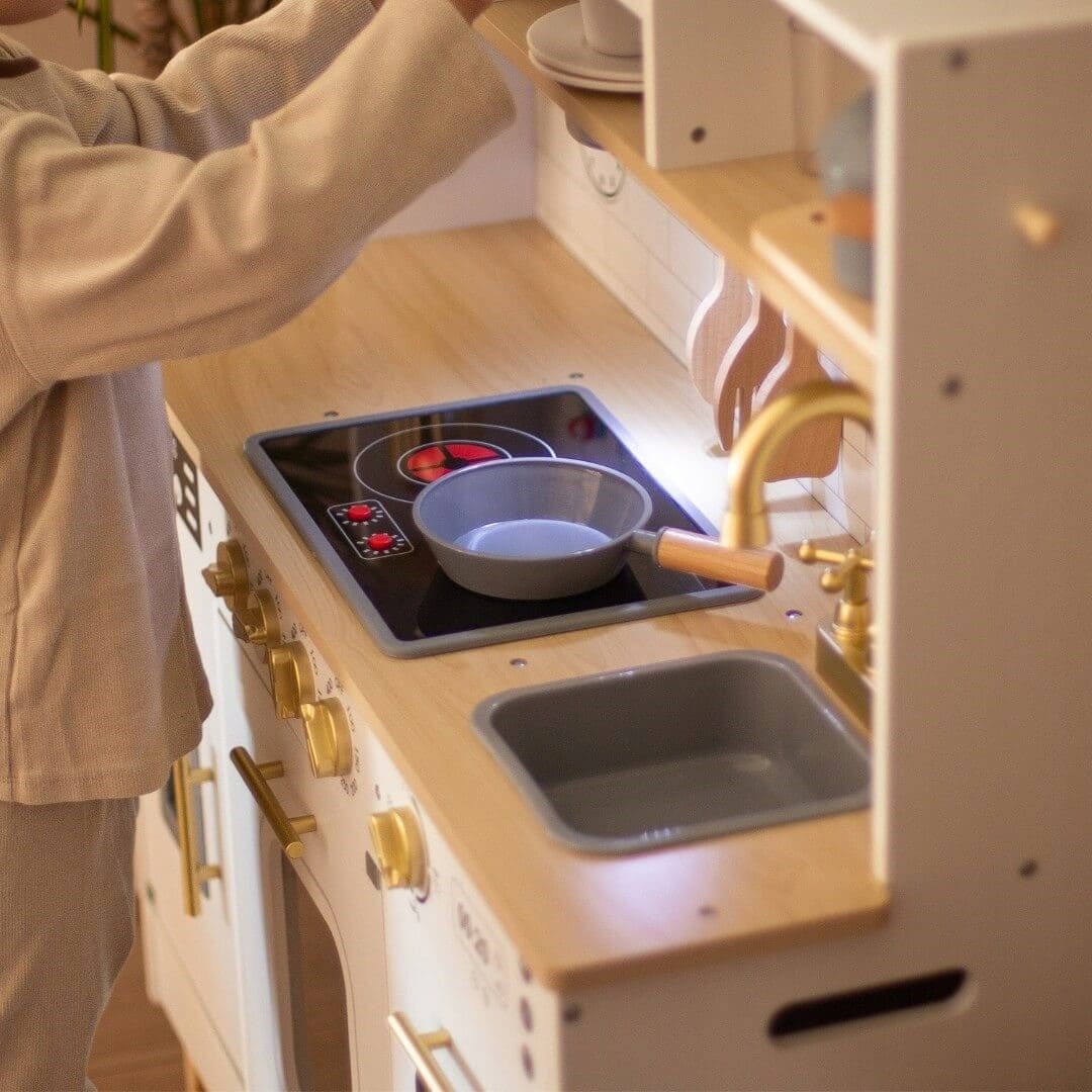 Didelė medinė virtuvėlė su šviesom ir garsais 9 Didelė medinė virtuvėlė su šviesom ir garsais