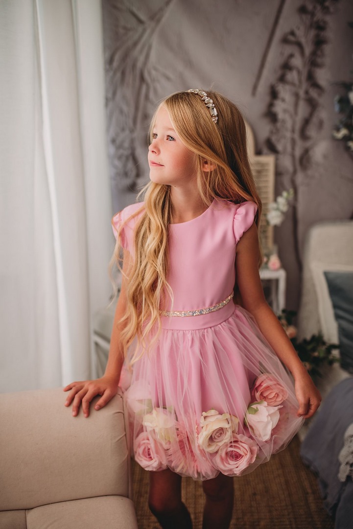 Proginė suknelė mergaitei su gėlėmis, 98-140 cm. 1 Proginė suknelė mergaitei su gėlėmis, 98-140 cm.