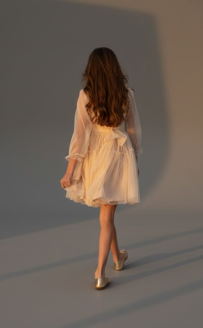 Smėlio spalvos tiulio suknelė mergaitei, 128-158 cm. 4 Smėlio spalvos tiulio suknelė mergaitei, 128-158 cm.